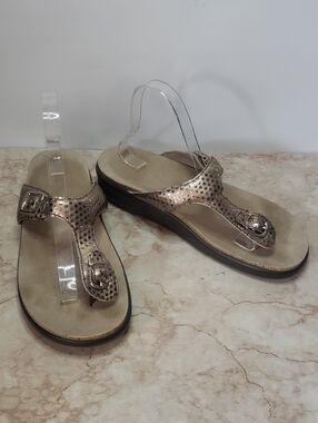 SAS Metallic Gold Thong Sandals with Buckle Accent Size 10